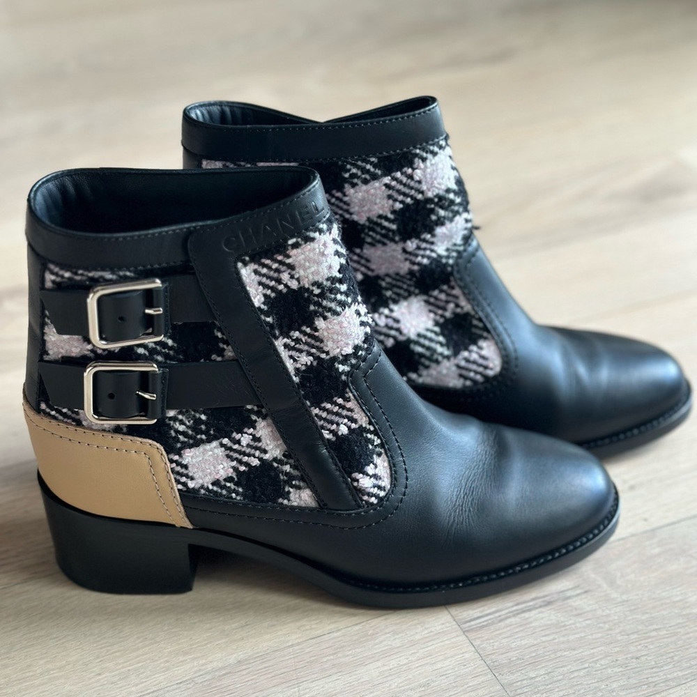 Chanel 2022 Tweed Pattern Ankle boots. Size 38.5